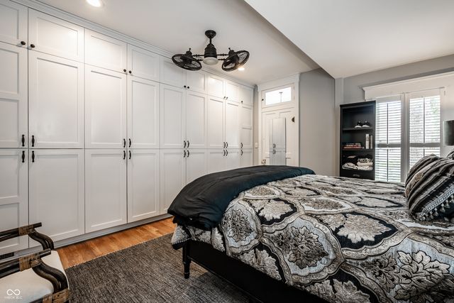 190 N Main Street, Zionsville, IN 46077