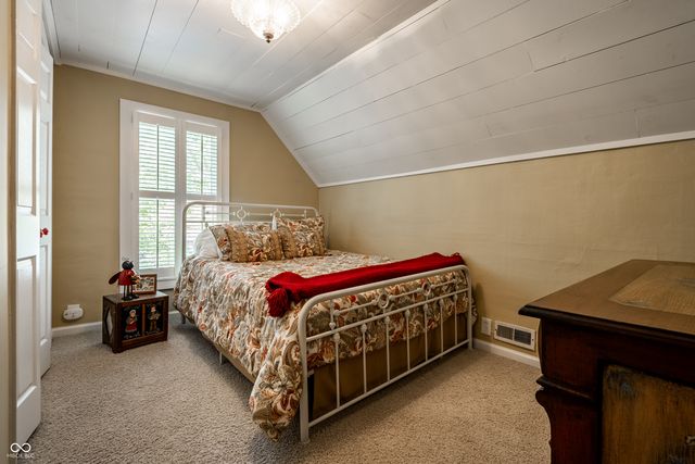 190 N Main Street, Zionsville, IN 46077