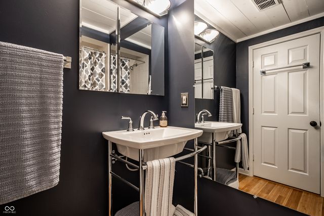 190 N Main Street, Zionsville, IN 46077