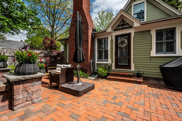 190 N Main Street, Zionsville, IN 46077