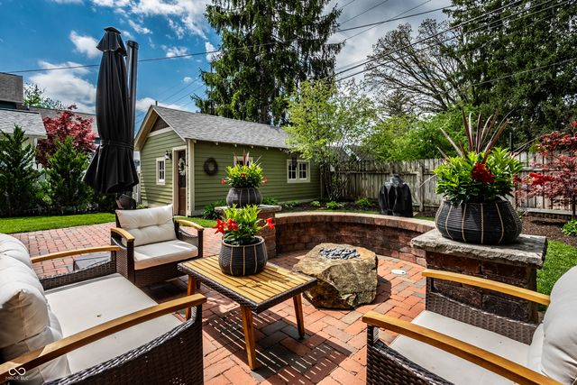 190 N Main Street, Zionsville, IN 46077