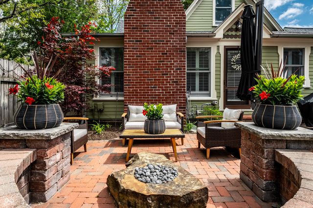 190 N Main Street, Zionsville, IN 46077