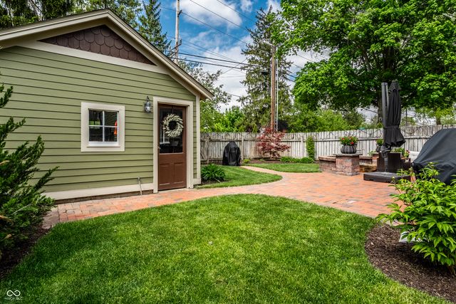 190 N Main Street, Zionsville, IN 46077