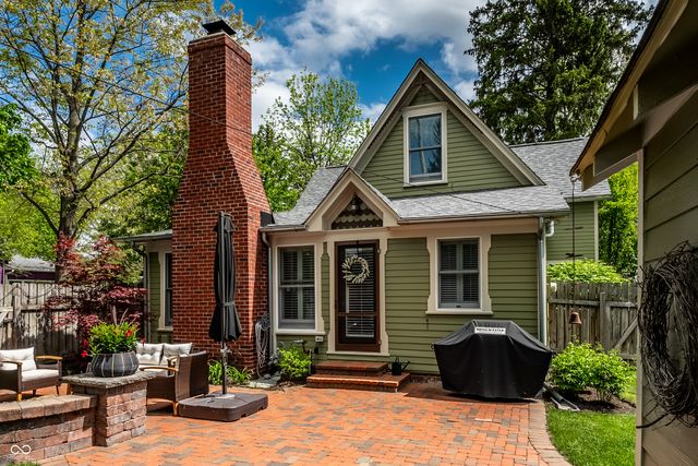 190 N Main Street, Zionsville, IN 46077
