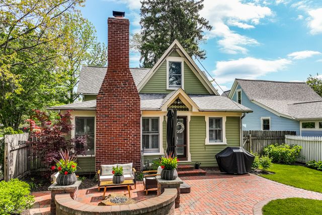 190 N Main Street, Zionsville, IN 46077