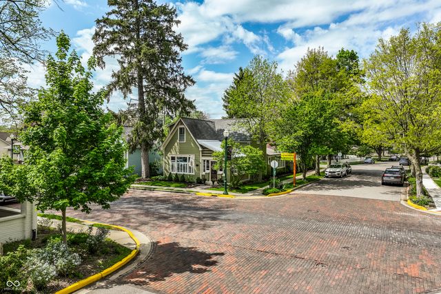190 N Main Street, Zionsville, IN 46077