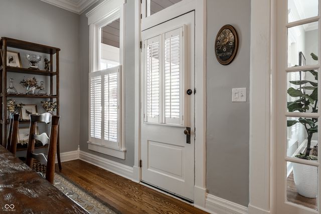 190 N Main Street, Zionsville, IN 46077