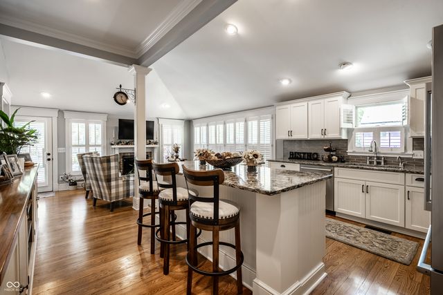 190 N Main Street, Zionsville, IN 46077