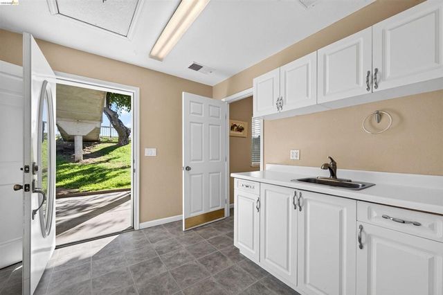 5600 Sandmound Blvd, Oakley, CA 94561