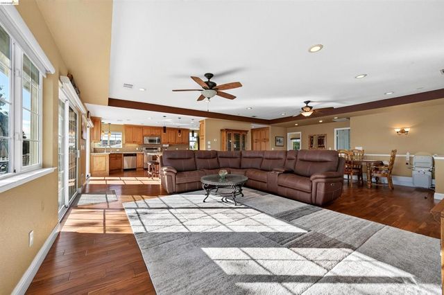 5600 Sandmound Blvd, Oakley, CA 94561