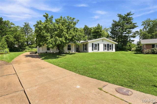 107 Little Hill Court, Ballwin, MO 63011