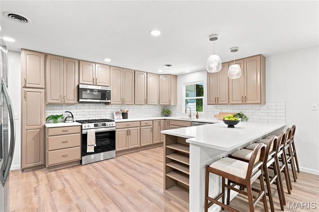 107 Little Hill Court, Ballwin, MO 63011