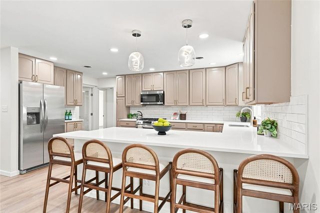 107 Little Hill Court, Ballwin, MO 63011