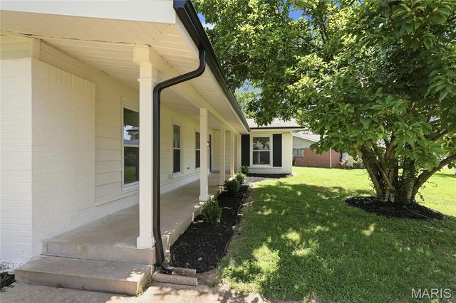 107 Little Hill Court, Ballwin, MO 63011