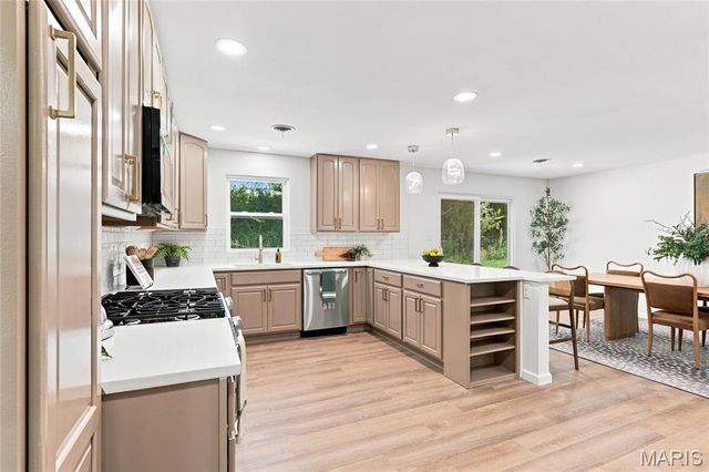 107 Little Hill Court, Ballwin, MO 63011