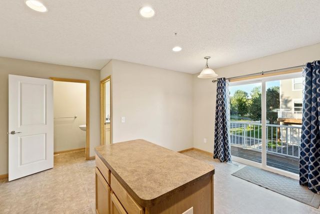 899 Ledgestone Drive, Mahtomedi, MN 55115