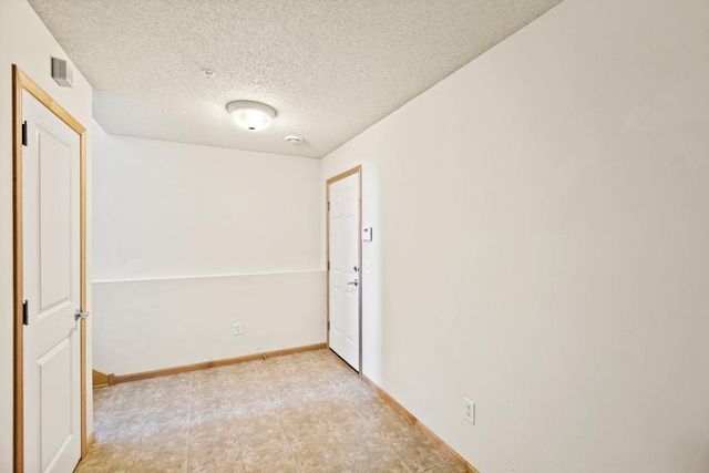 899 Ledgestone Drive, Mahtomedi, MN 55115