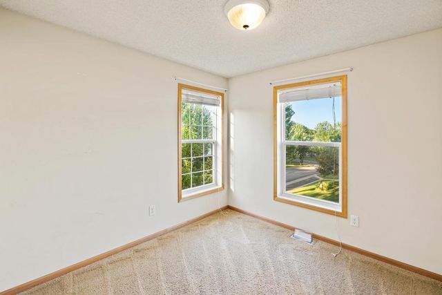 899 Ledgestone Drive, Mahtomedi, MN 55115