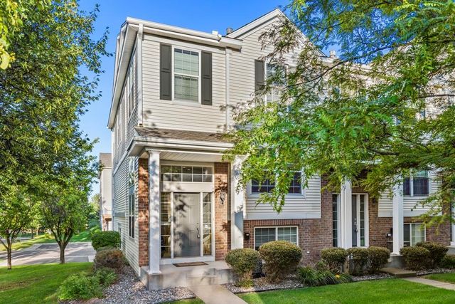 899 Ledgestone Drive, Mahtomedi, MN 55115