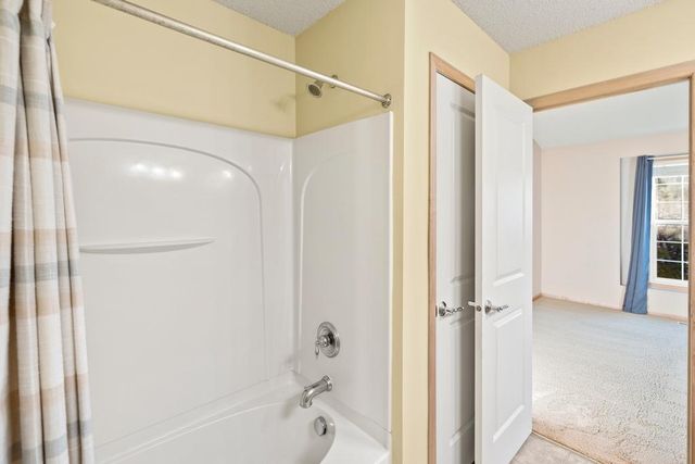 899 Ledgestone Drive, Mahtomedi, MN 55115
