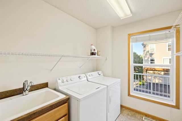 899 Ledgestone Drive, Mahtomedi, MN 55115