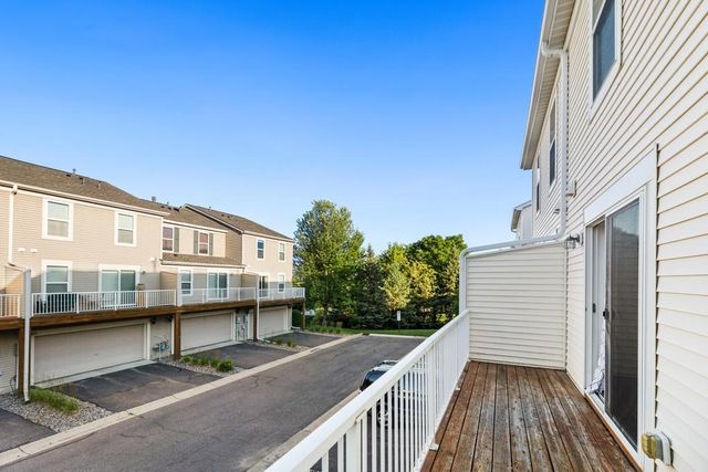 899 Ledgestone Drive, Mahtomedi, MN 55115