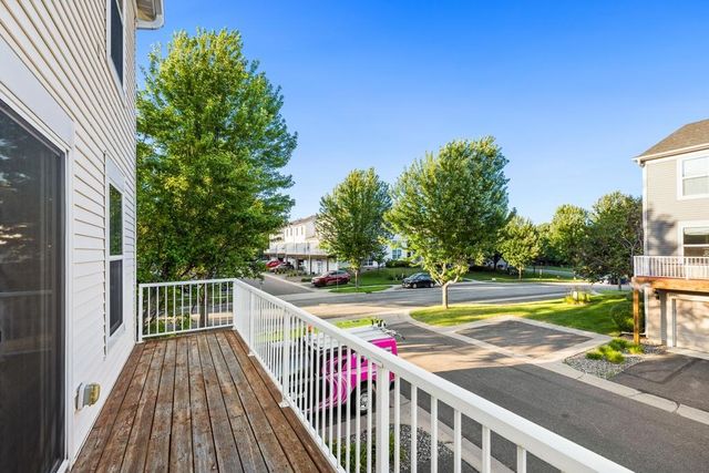 899 Ledgestone Drive, Mahtomedi, MN 55115