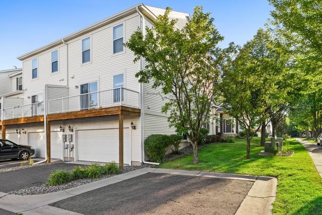 899 Ledgestone Drive, Mahtomedi, MN 55115