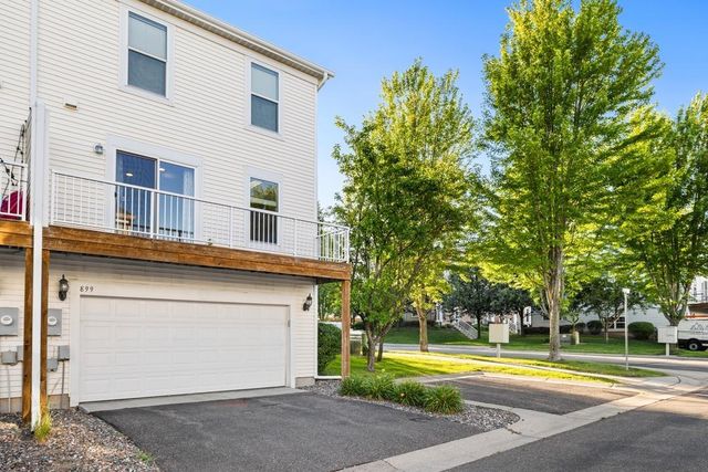 899 Ledgestone Drive, Mahtomedi, MN 55115