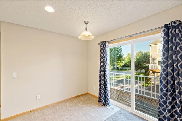 899 Ledgestone Drive, Mahtomedi, MN 55115