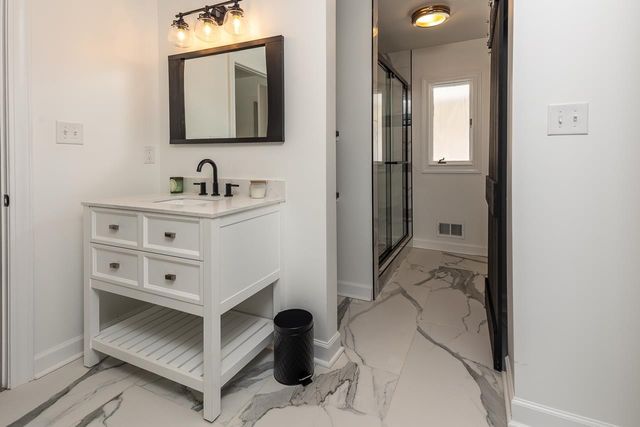 180 WARING RD, Memphis, TN 38117