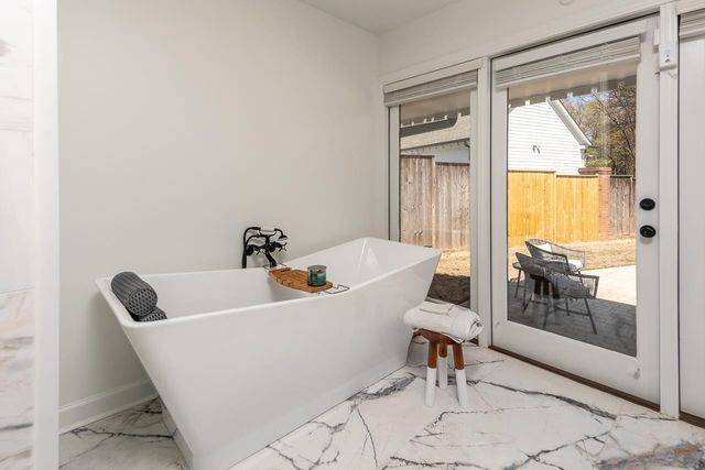 180 WARING RD, Memphis, TN 38117