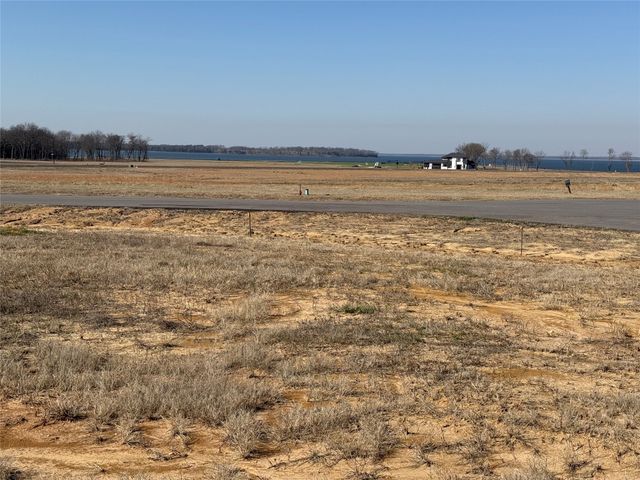 800 Shores Drive, Honey Grove, TX 75446