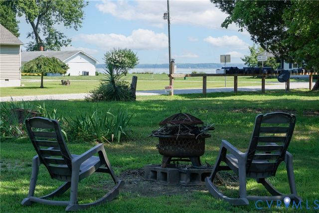 430 Pine Tree Rd, Center Cross, VA 22437