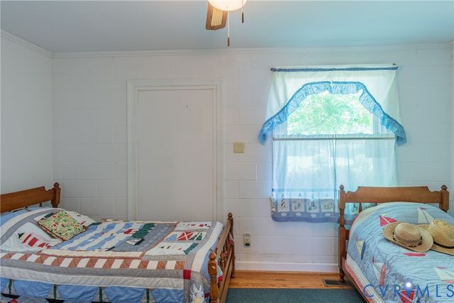 430 Pine Tree Rd, Center Cross, VA 22437