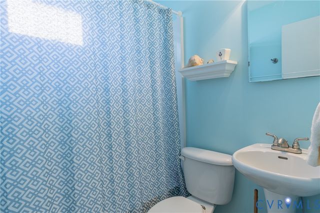 430 Pine Tree Rd, Center Cross, VA 22437