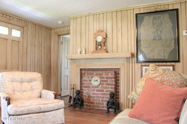 301 W Crawford Ave, Monterey, TN 38574