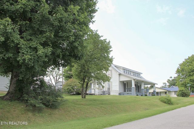 301 W Crawford Ave, Monterey, TN 38574