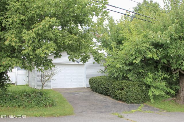 301 W Crawford Ave, Monterey, TN 38574