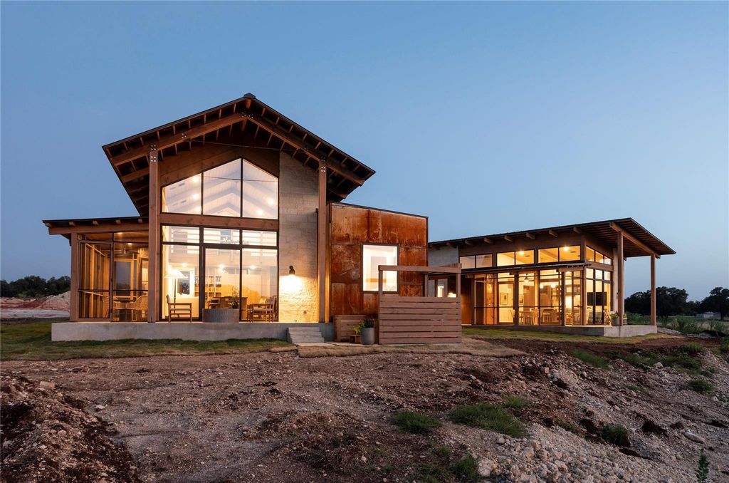 9361 W Us Highway 290 6, Hye, TX 78635