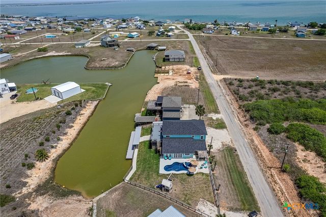 792 County Road 306 Road, Port Lavaca, TX 77979