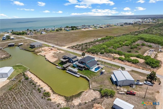 792 County Road 306 Road, Port Lavaca, TX 77979