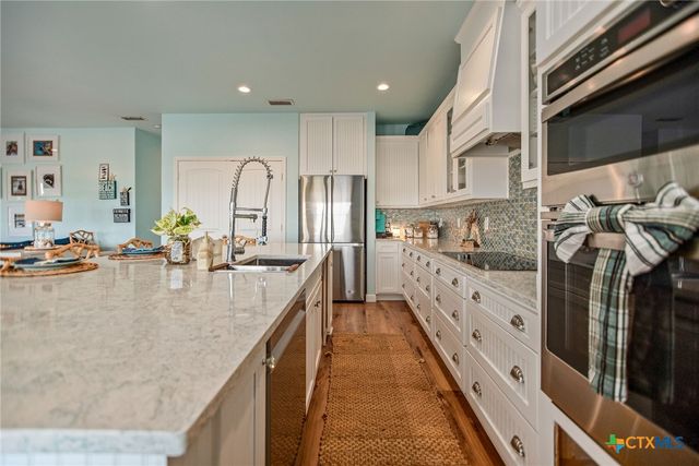 792 County Road 306 Road, Port Lavaca, TX 77979