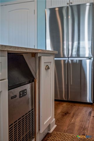 792 County Road 306 Road, Port Lavaca, TX 77979