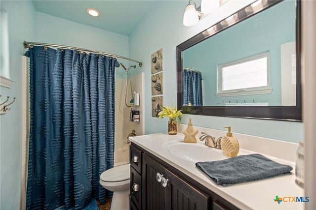792 County Road 306 Road, Port Lavaca, TX 77979