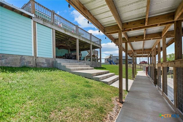 792 County Road 306 Road, Port Lavaca, TX 77979