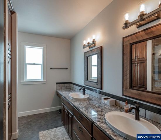 38802 NW Garden Dr, Scio, OR 97374