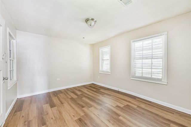 711 8th Avenue N, Texas City, TX 77590