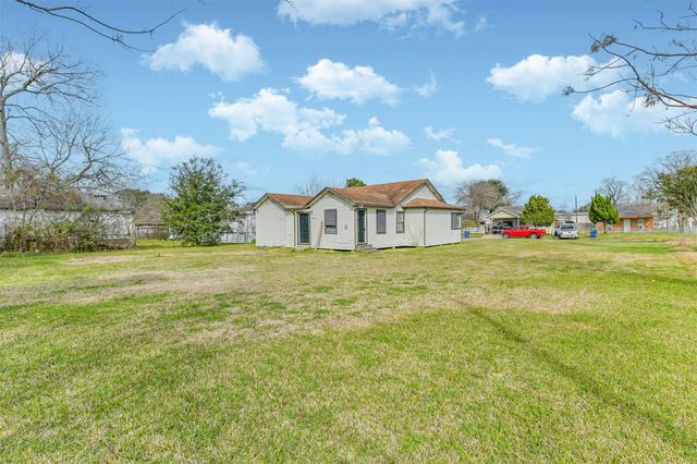 711 8th Avenue N, Texas City, TX 77590