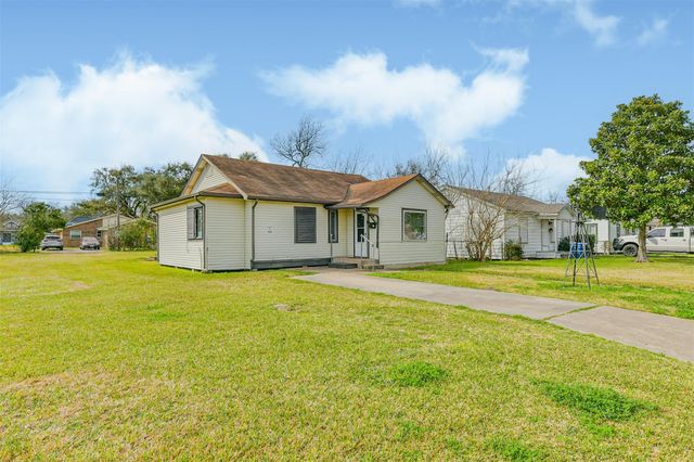 711 8th Avenue N, Texas City, TX 77590